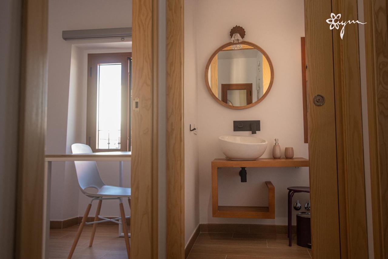Apartamentos Turisticos Abrilymarzo Caceres Ngoại thất bức ảnh