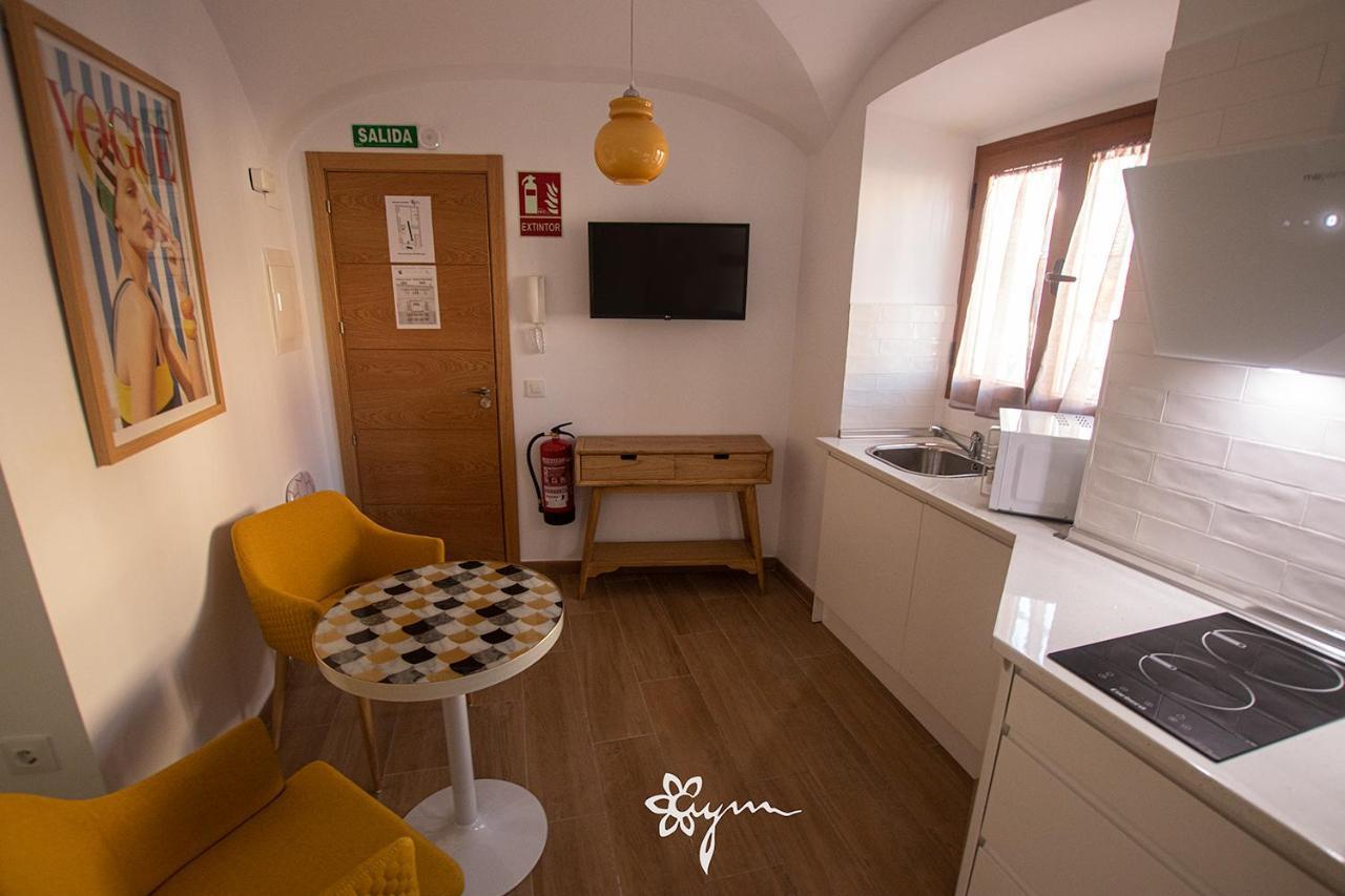 Apartamentos Turisticos Abrilymarzo Caceres Ngoại thất bức ảnh