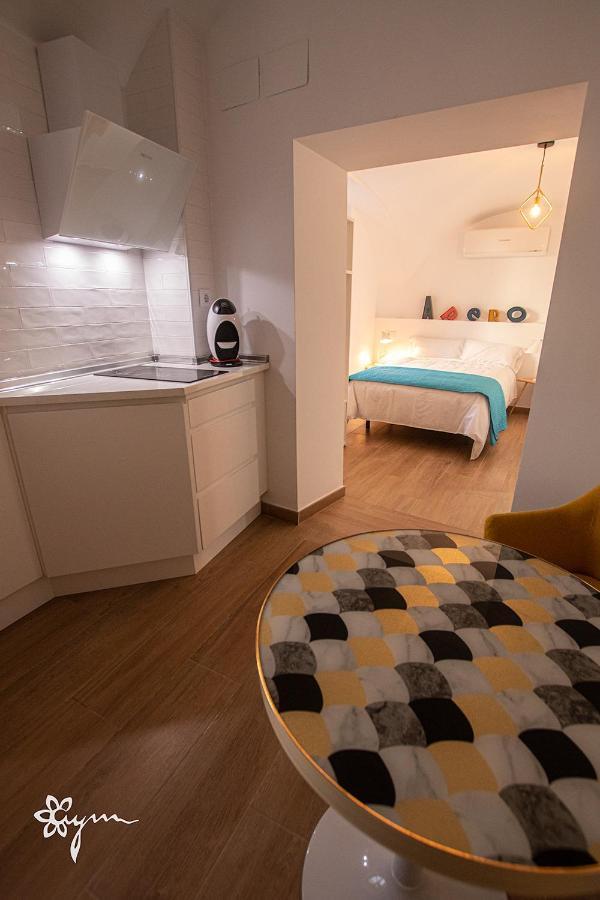 Apartamentos Turisticos Abrilymarzo Caceres Ngoại thất bức ảnh