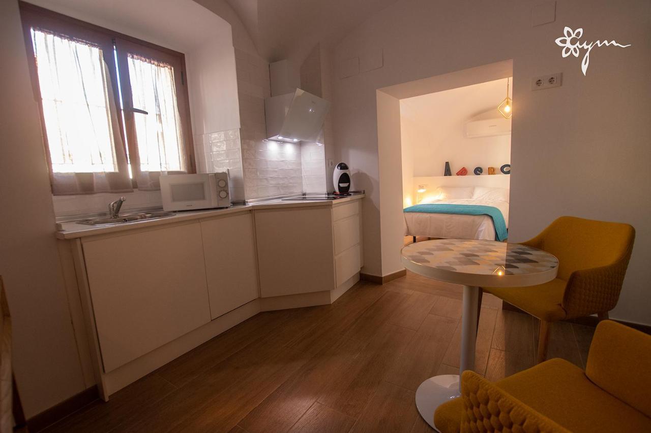Apartamentos Turisticos Abrilymarzo Caceres Ngoại thất bức ảnh