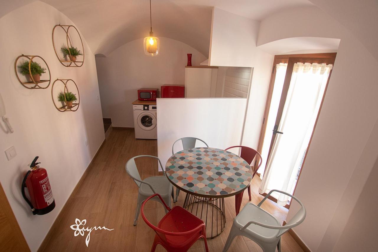 Apartamentos Turisticos Abrilymarzo Caceres Ngoại thất bức ảnh