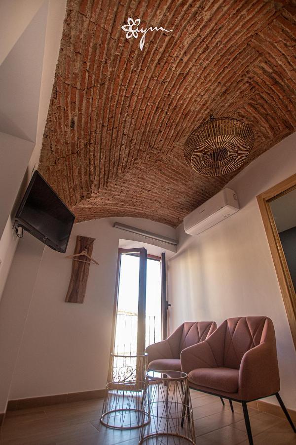 Apartamentos Turisticos Abrilymarzo Caceres Ngoại thất bức ảnh