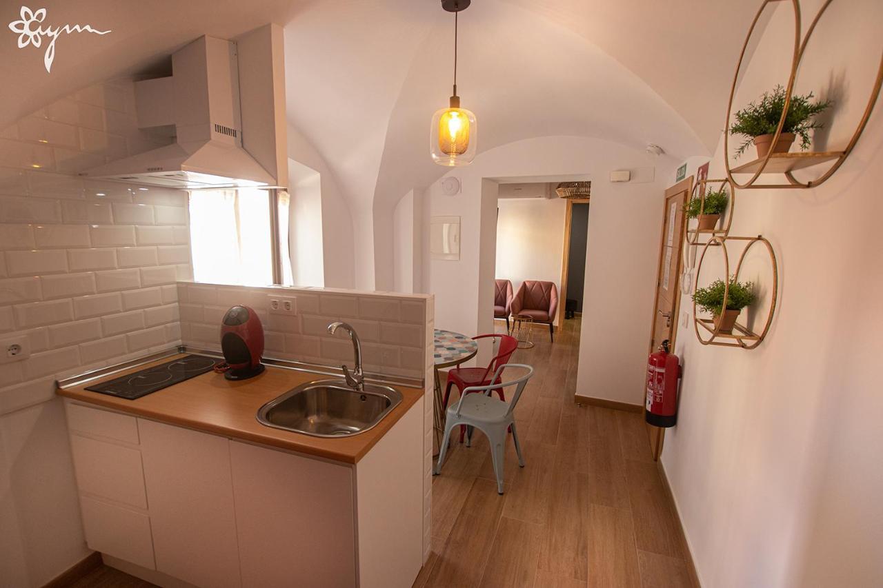 Apartamentos Turisticos Abrilymarzo Caceres Ngoại thất bức ảnh